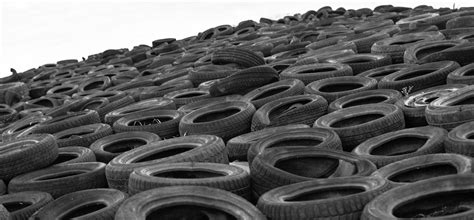  Recycled Rubber: Les Défis et les Opportunités d'un Matériau Durable